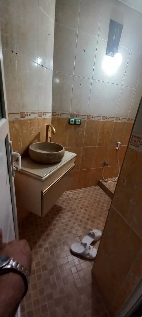  کاربری   - مسکونی  - آپارتمان  - موجود  - 2 اتاق  - 2طبقه  - شمالی،جنوبی(دوکله)  - فقط تصویر دار  - مبله  - پارکینک 