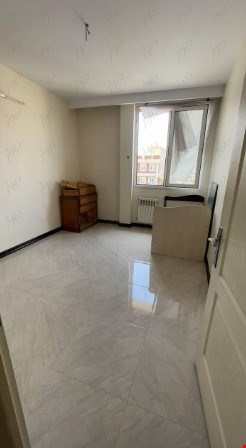  کاربری   - مسکونی  - آپارتمان  - موجود  - 1 اتاق  - 5طبقه  - شمالی  - فقط تصویر دار  - آسانسور  - تراس  - 5سال 