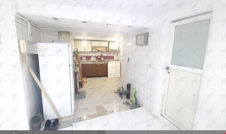  کاربری   - مسکونی  - آپارتمان  - موجود  - 2 اتاق  - 3طبقه  - جنوبی  - فقط تصویر دار  - پارکینک  - انباری 